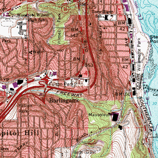 Topographic Map of Fulton Park Community Center, OR