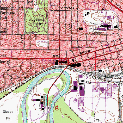 Topographic Map of Des Moines Central Campus High School, IA
