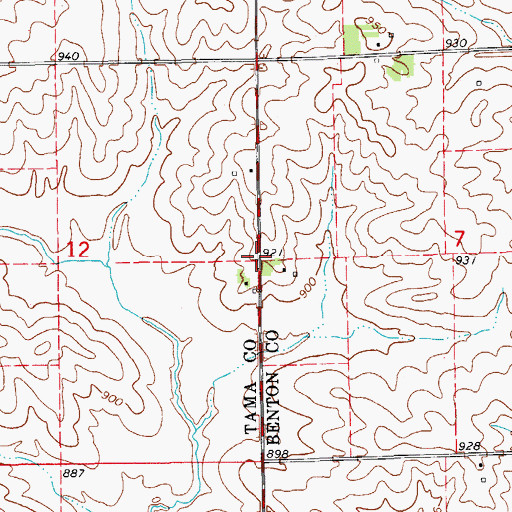 Topographic Map of Benton, IA